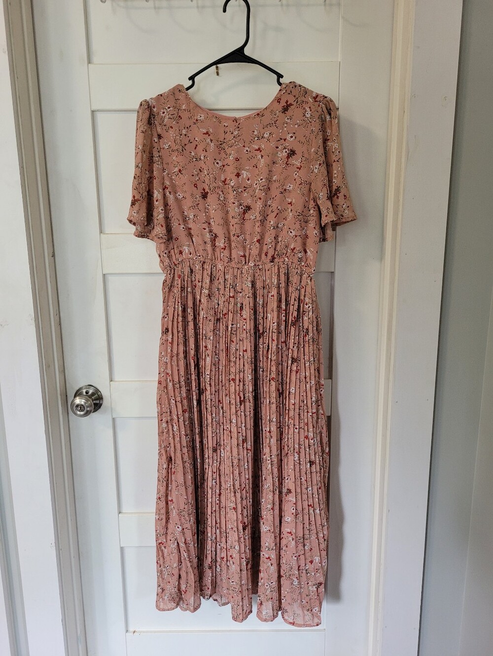 Women's Floral Pleated Midi Dress - Pink
